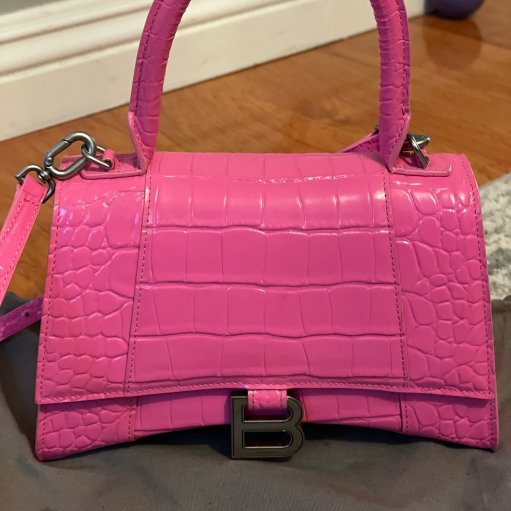 Pink hourglass medium sized purse